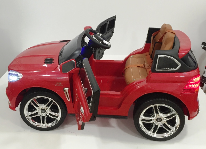 Mercedes E009KX Красный