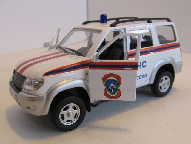 Игрушка мальчику/Детская машинка UAZ Patriot Autotime МЧС Игрушка мальчику/Детская машинка UAZ Patriot Autotime МЧС