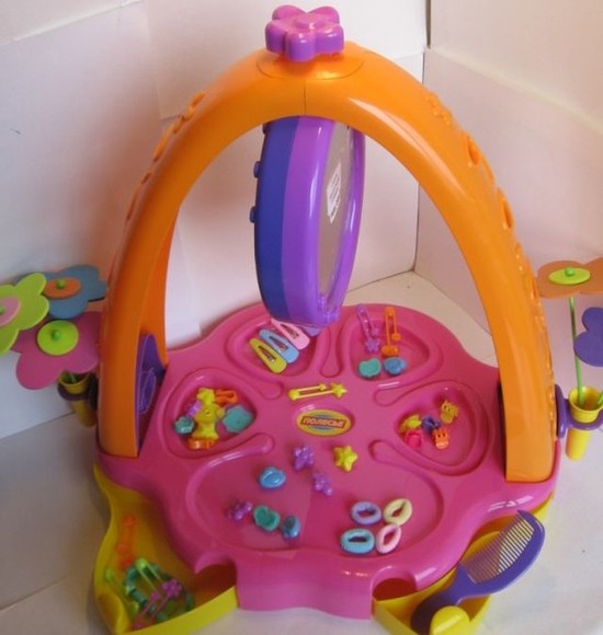 Детский туалетный столик для девочек с зеркалом.