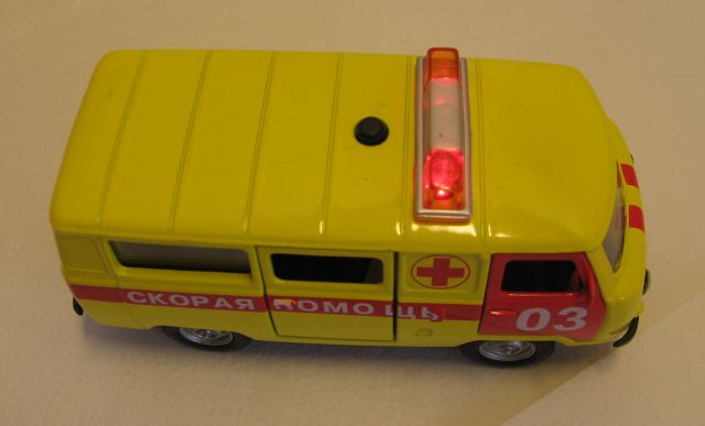 Желтая скорая помощь игрушка УАЗ