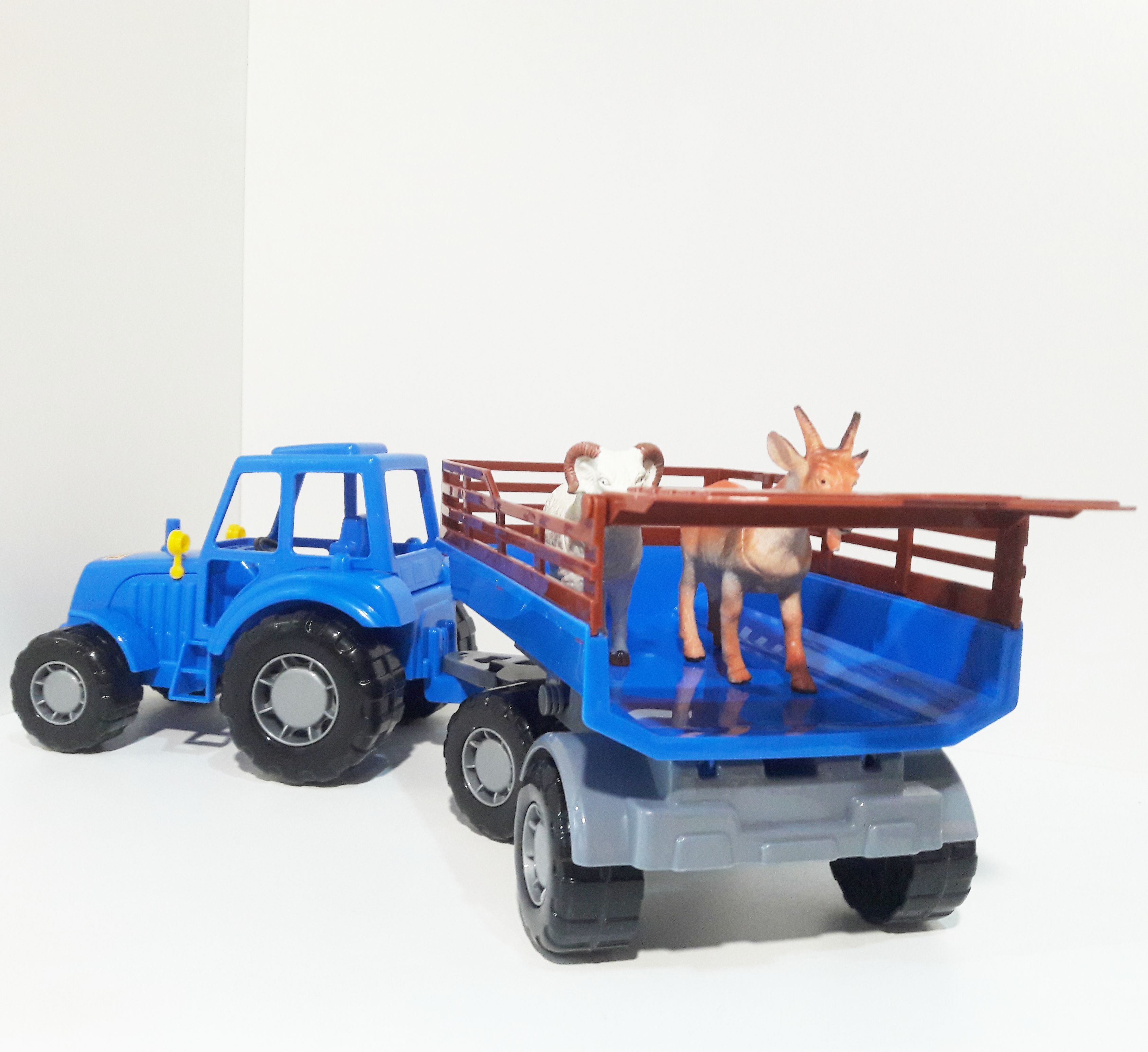 Синий трактор с прицепом 44 см и животное козочка и овечка