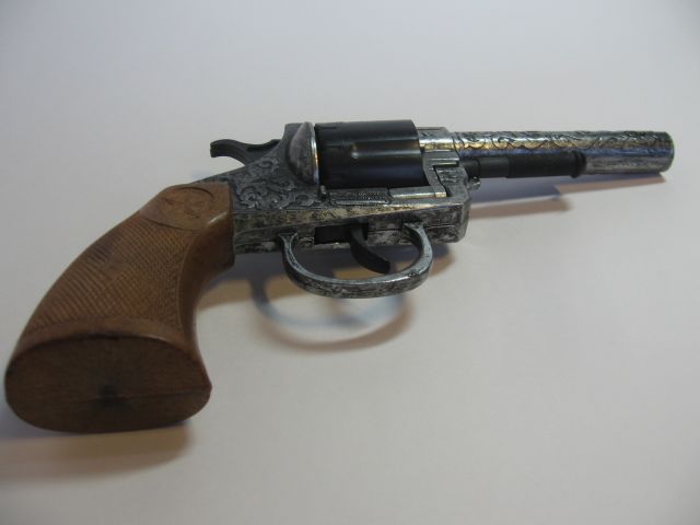 Револьвер игрушечный. Игрушечный револьвер купить в магазине "Родные игрушки".