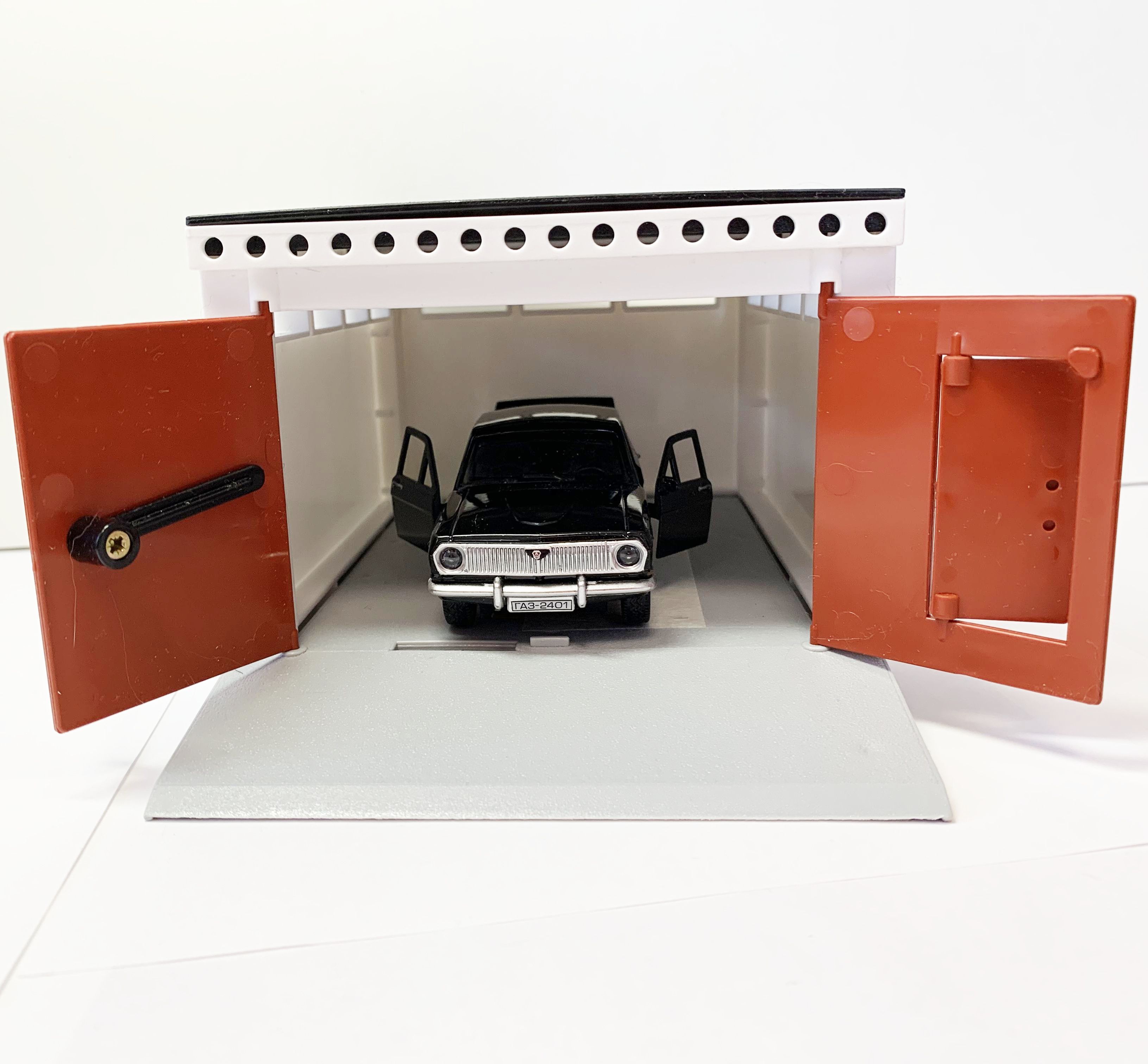 Гараж и черная Волга ГАЗ 2401 седан, метал., инерц., откр. дверей - ретро гараж с распашными воротами