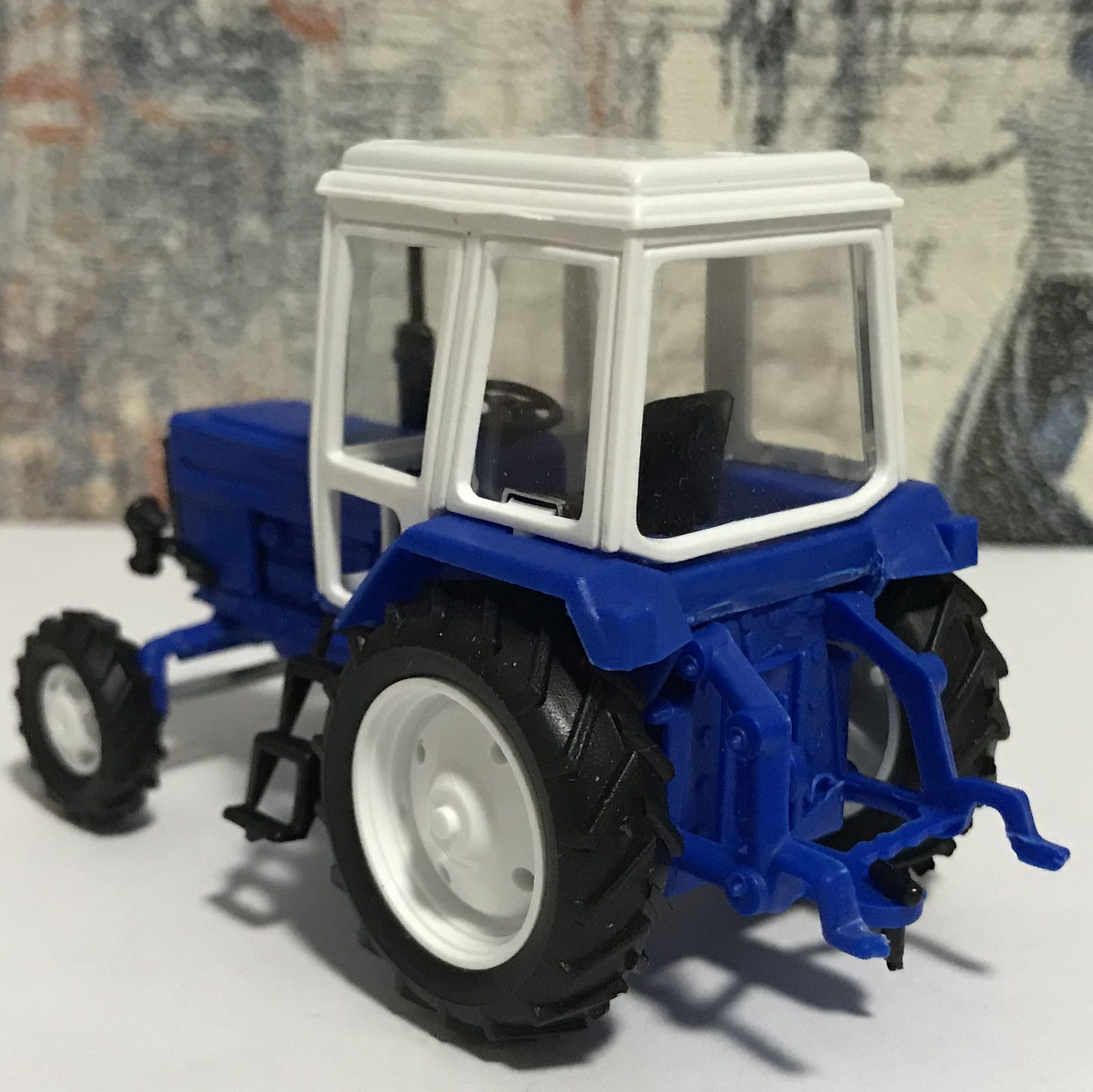 Игрушечная коллекционная модель трактор ТМЗ-82