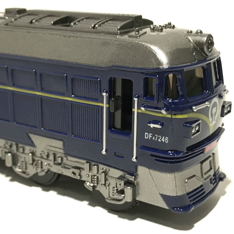 Игрушечный локомотив синий