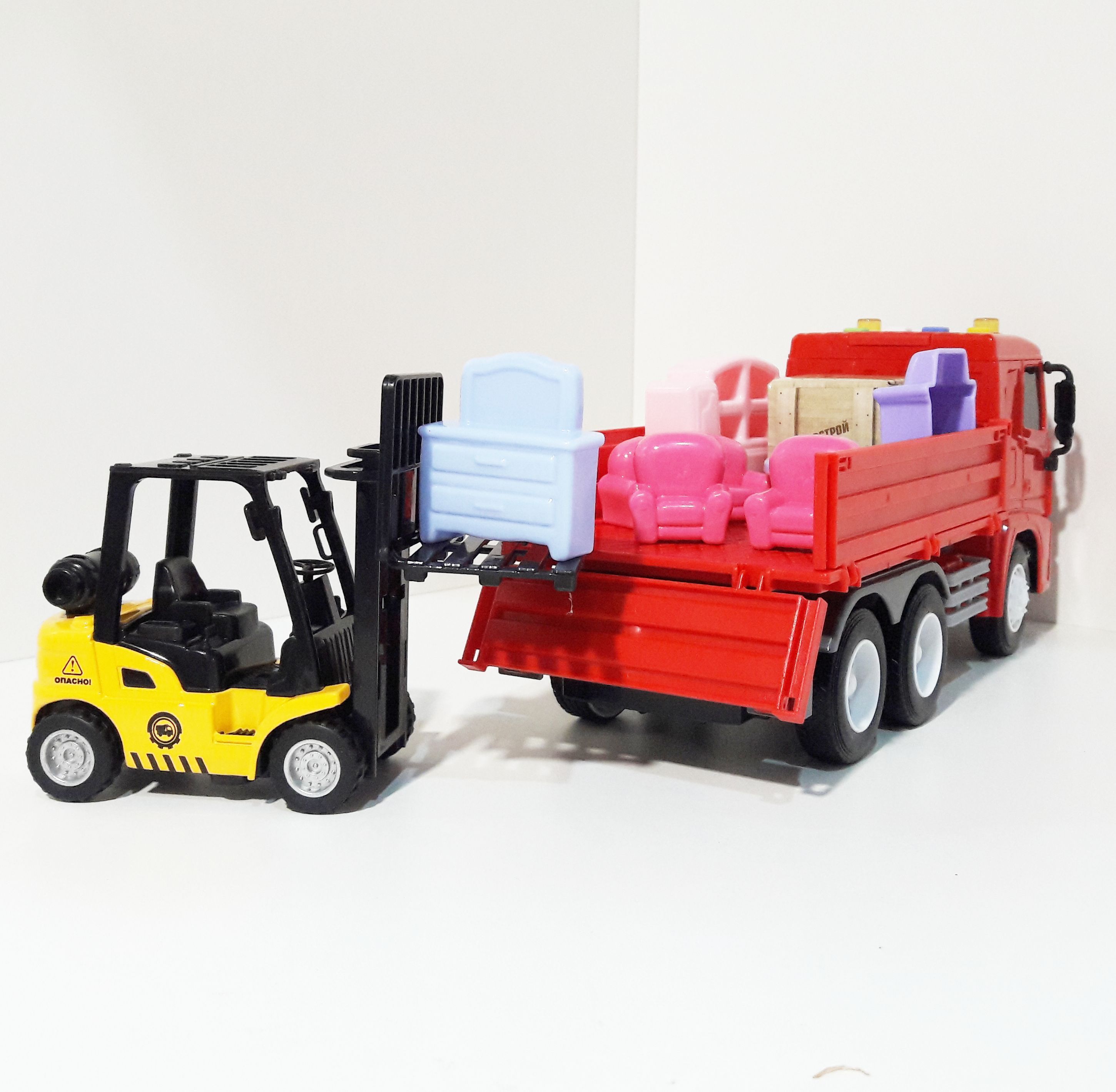 Машинка для перевозки - бортовой грузовик МАЗ - 25,7 см - автопогрузчик инерция, свет-звук- мебель 7 предметов