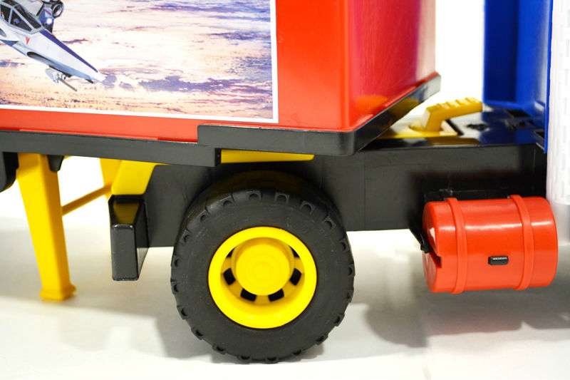 Игрушка машина трейлер дальнобойщик