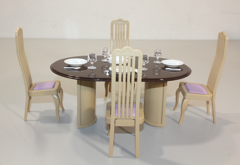 Кукольные стол и стулья Столовая