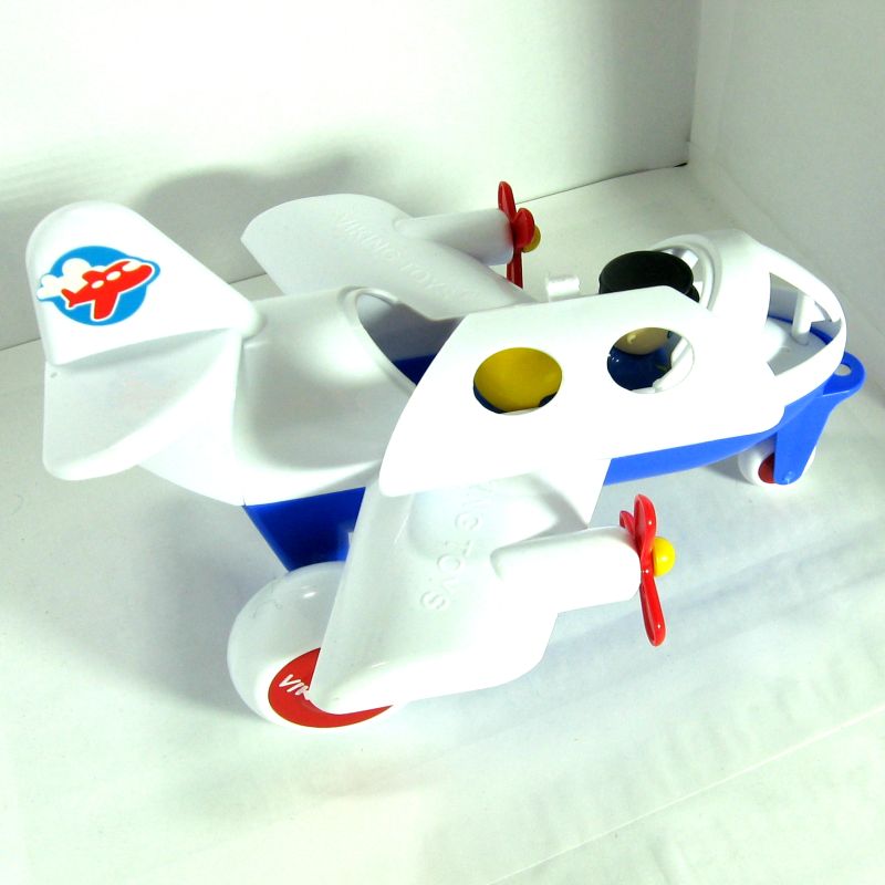 Игрушка самолет для малышей 26 см из пластика, с 2-ми фигурками и открывающейся крышей салона  Игрушка самолет для малышей 26 см из пластика, с 2-ми фигурками и открывающейся крышей салона