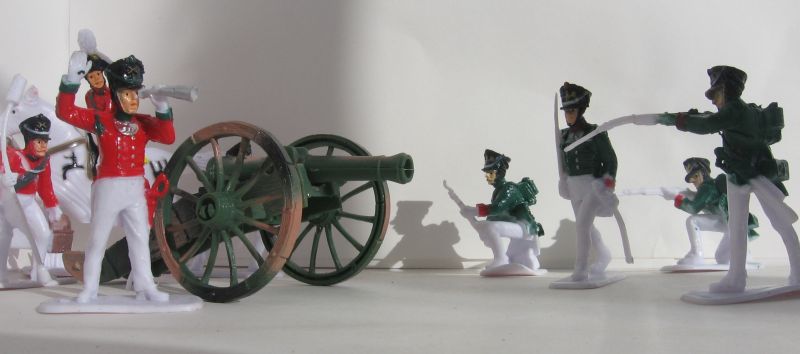 Русские солдатики гренадеры 1812 года атакуют наполеоновских артиллеристов при Бородино