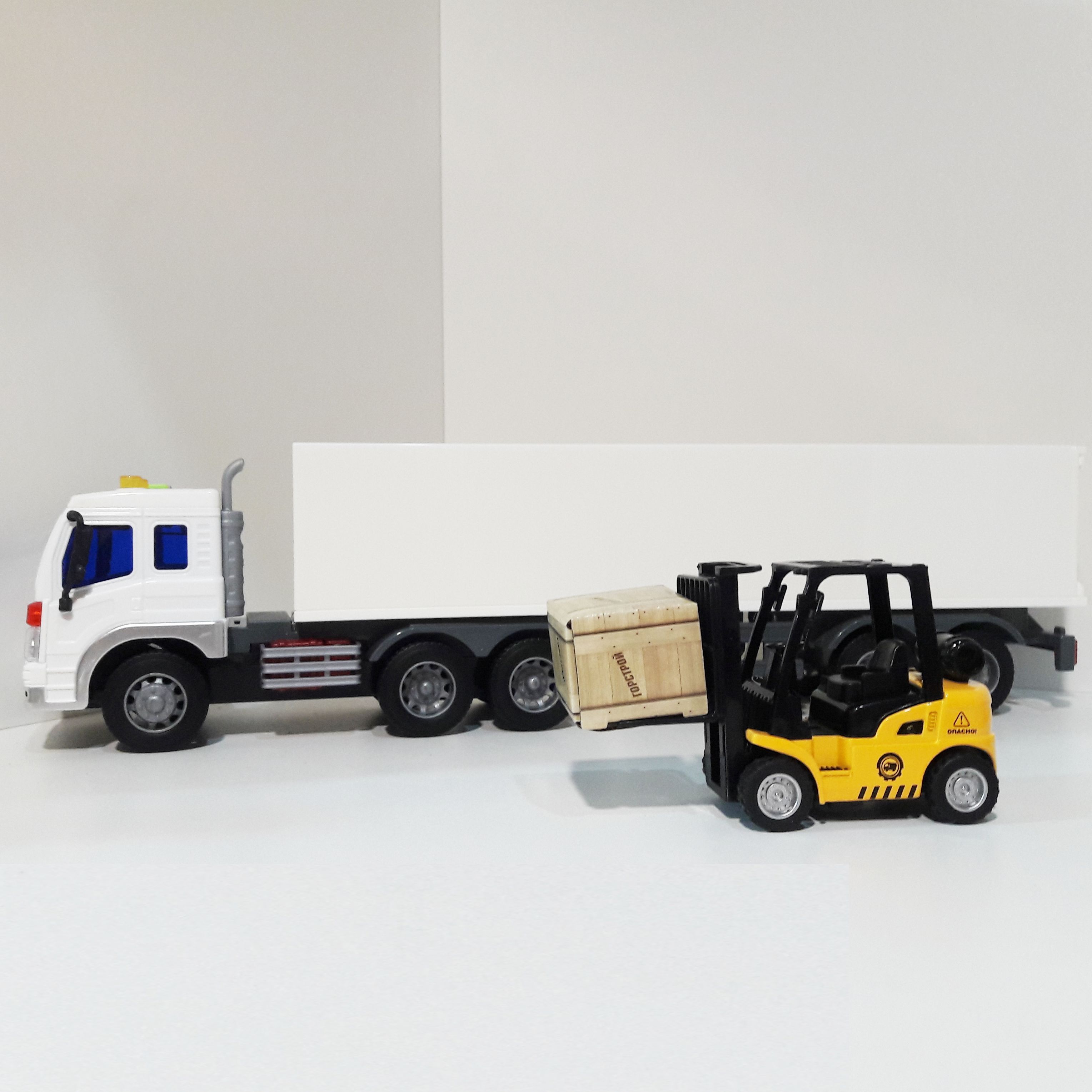 Игровой набор- машинка фура белая 47 см - автопогрузчик  Полесье  инерция, свет, звук