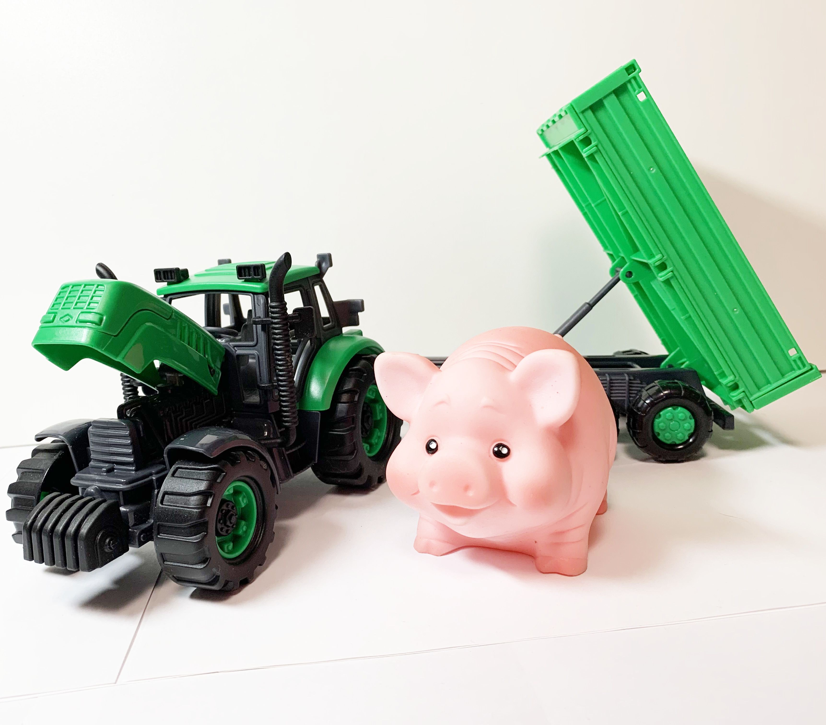Набор: везем мега свинку на тракторе с прицепом