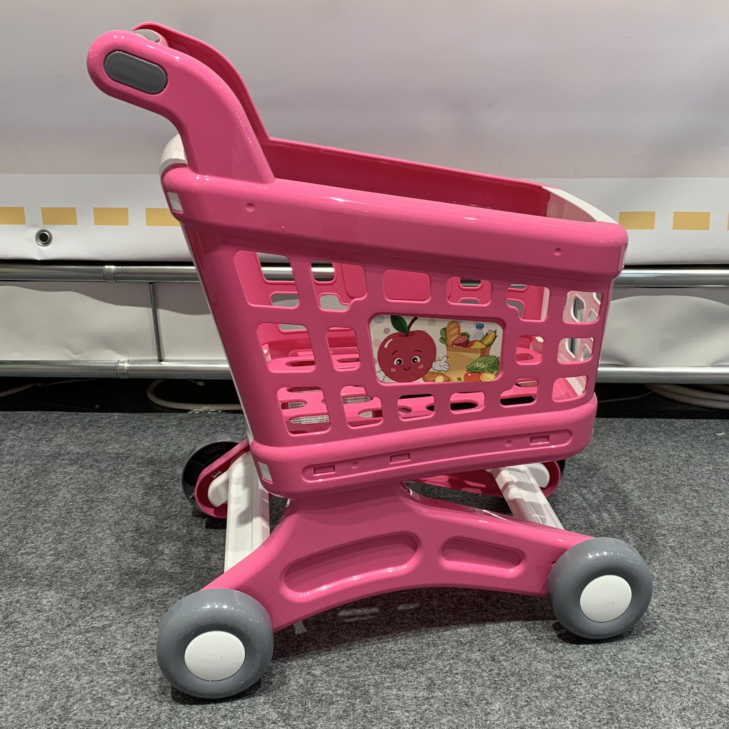 Магазинная пластмассовая тележка для покупок тележка для маркета Натали - 47 см розовая