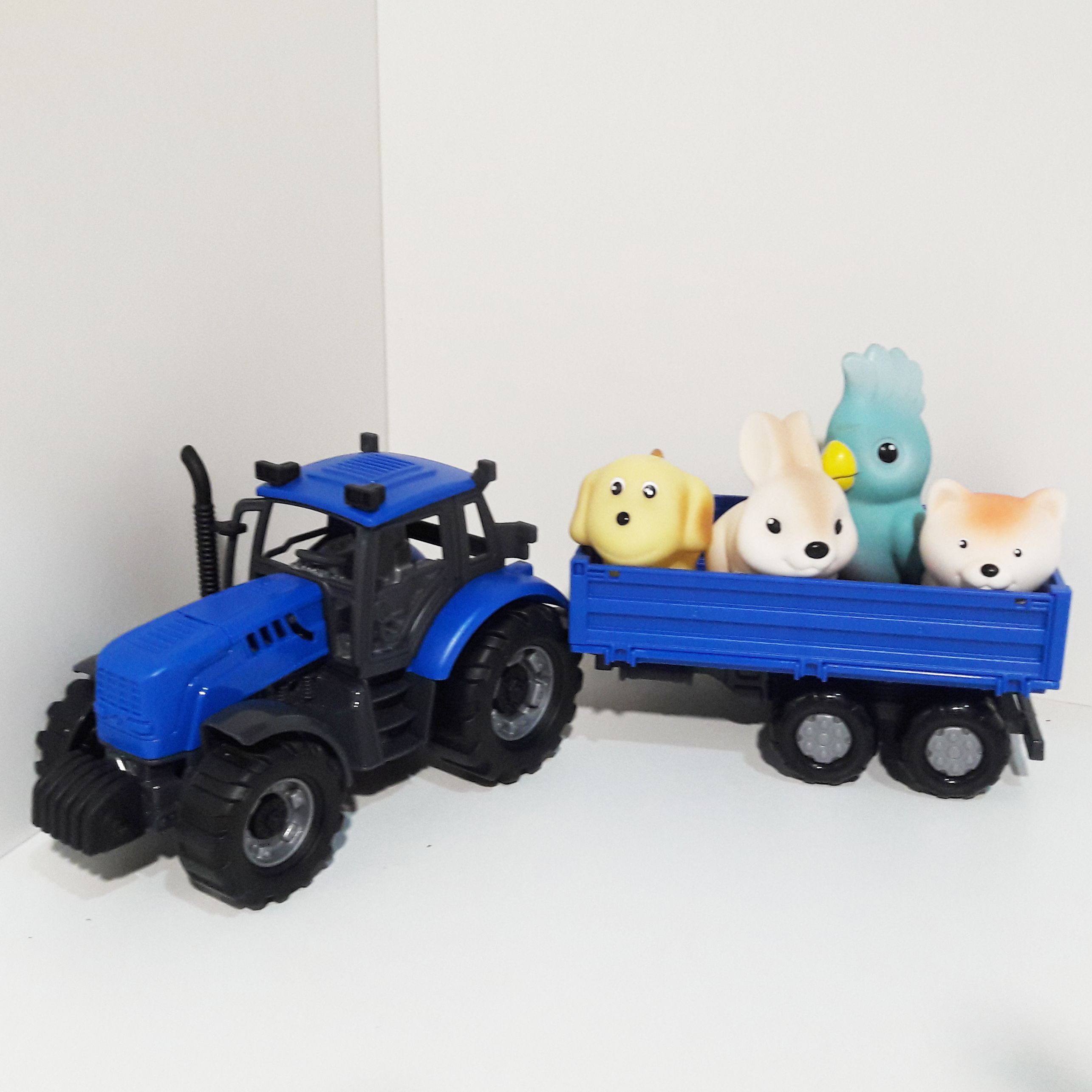 Синий трактор с прицепом и 4 фигурки животных