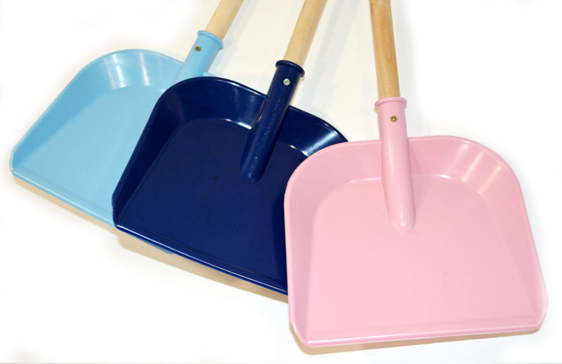 Лопата с ручкой и деревянным черенком. Лопата с деревянным черенком