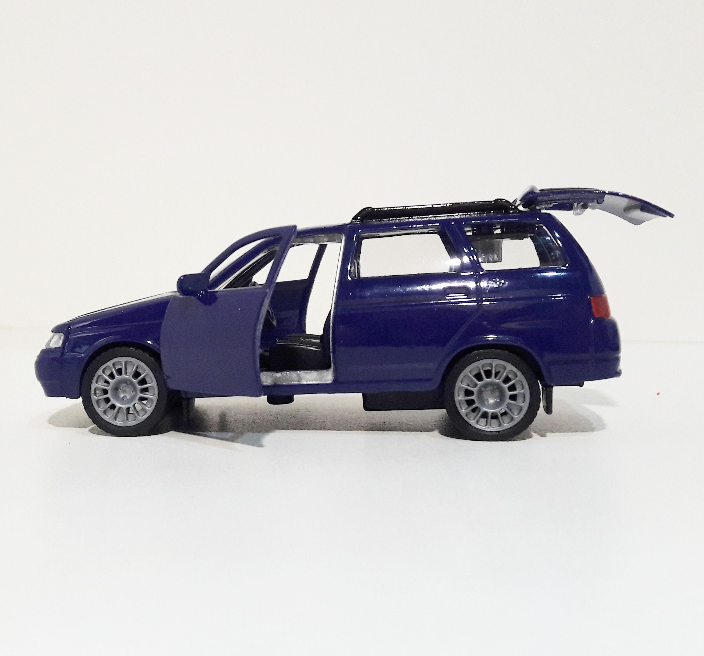 Металлическая инерционная машинка универсал 2111 синяя