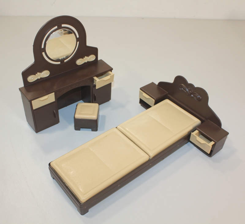 Спальня для кукол