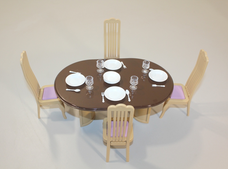 Кукольные стол и стулья Столовая