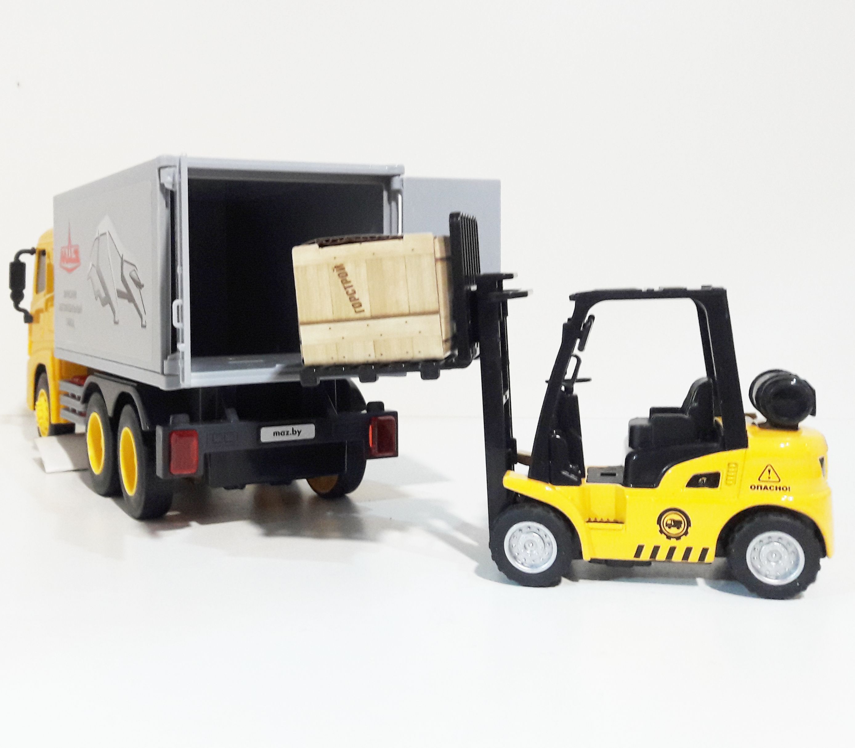 Машинка фургон МАЗ (26 см) и автопогрузчик (инерция, свет, звук) Машинка фургон МАЗ (26 см) и автопогрузчик (инерция, свет, звук)