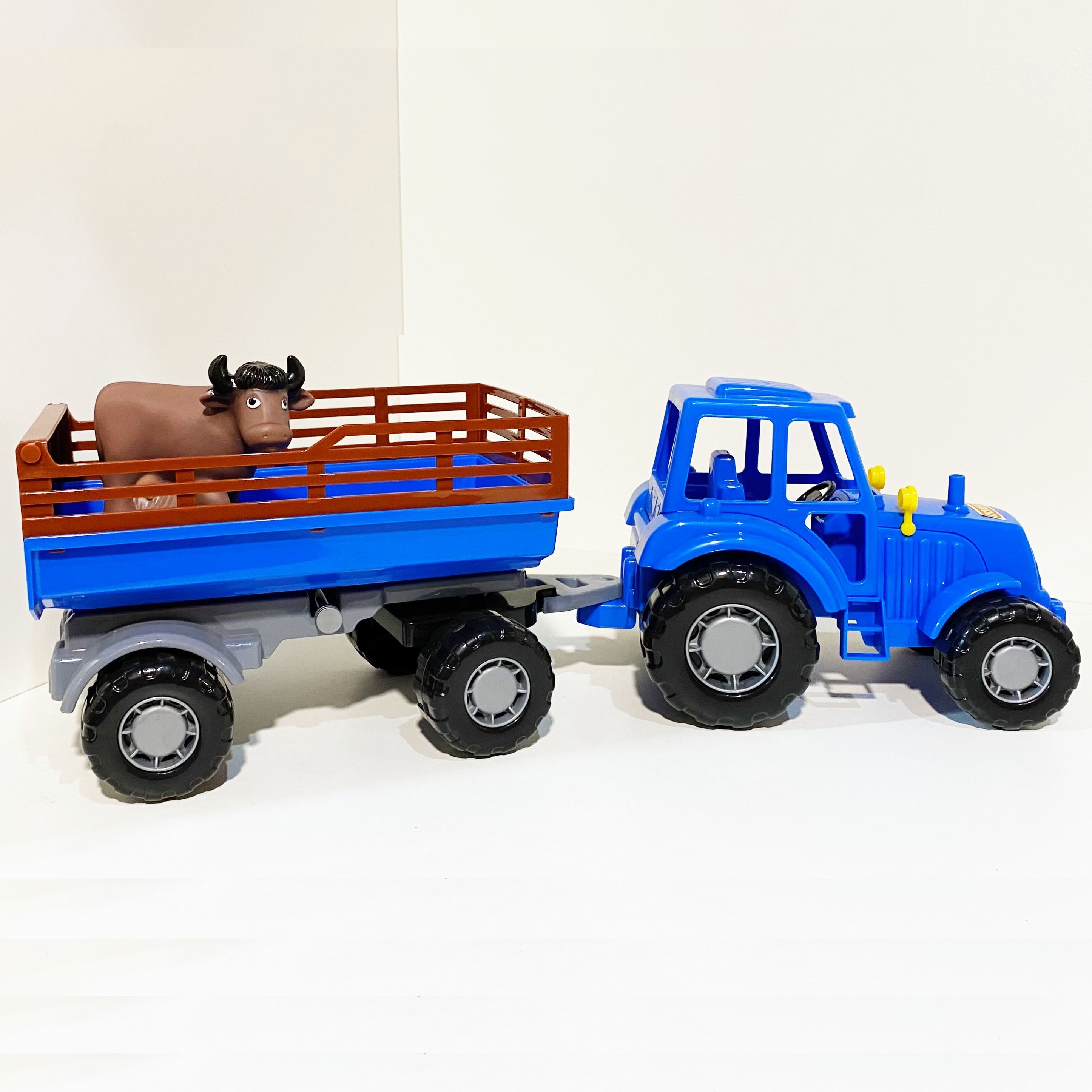 Набор игрушка Синий трактор с прицепом 44 см и животное корова коричневая