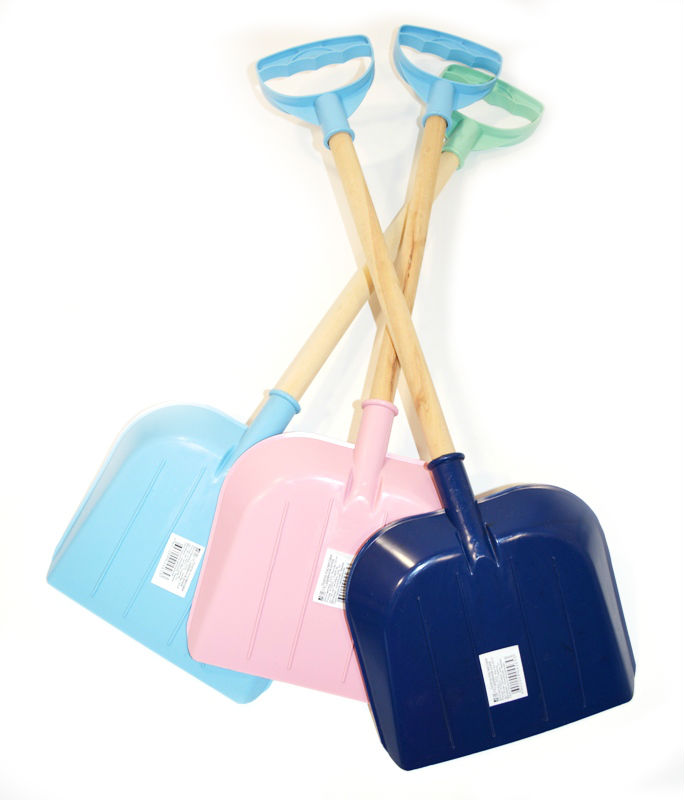 Лопата с ручкой и деревянным черенком. Лопата с деревянным черенком