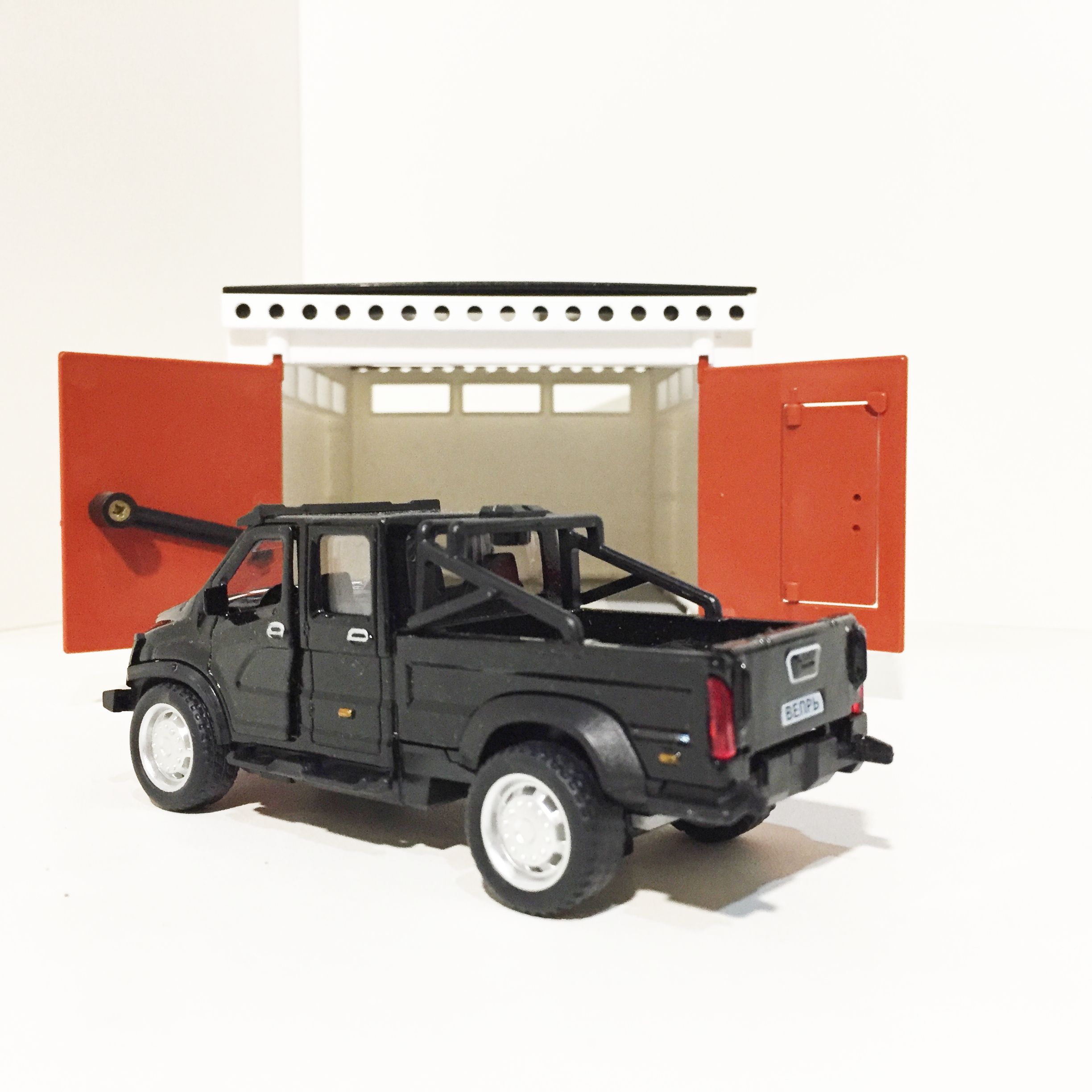 Гараж с распашными воротами - ГАЗ Вепрь черный - металл, инерция, открытие дверей