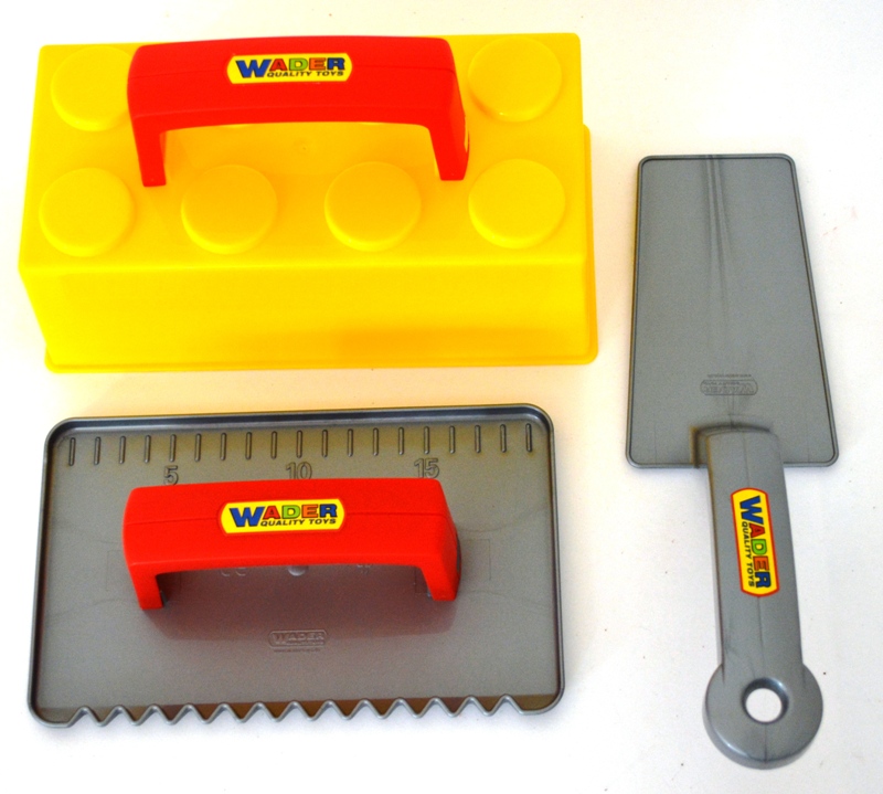 Набор с ведром, лейкой, мастерком и формой для песочных кирпичей