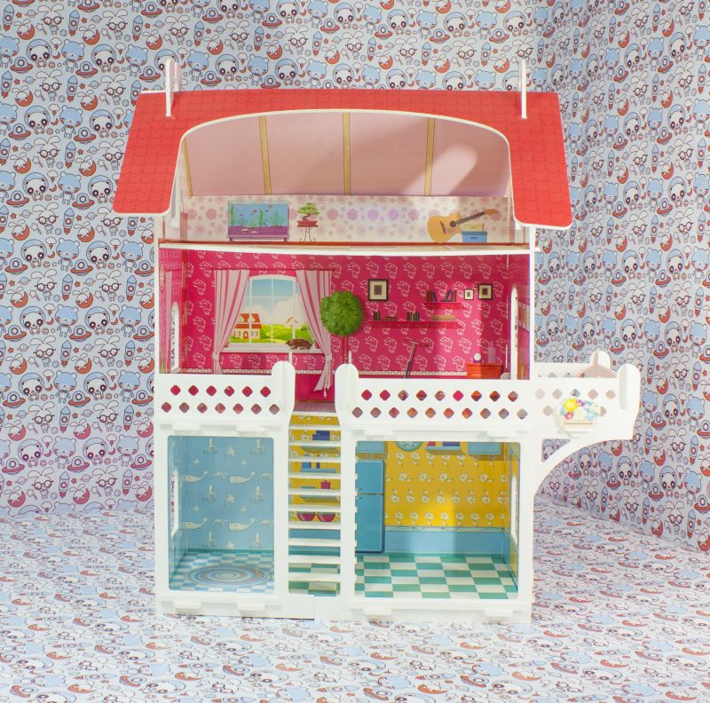 Кукольный домик с балконом Кукольный домик с балконом