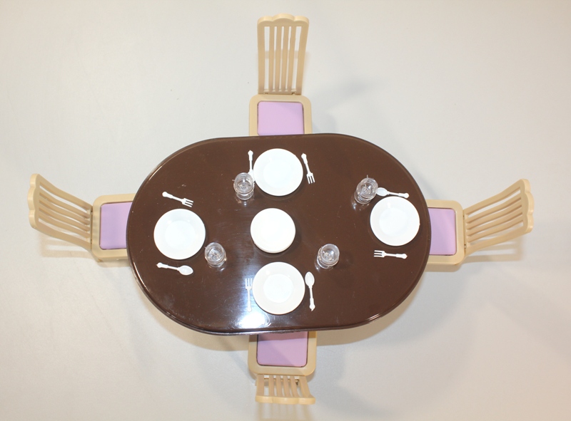 Кукольные стол и стулья Столовая