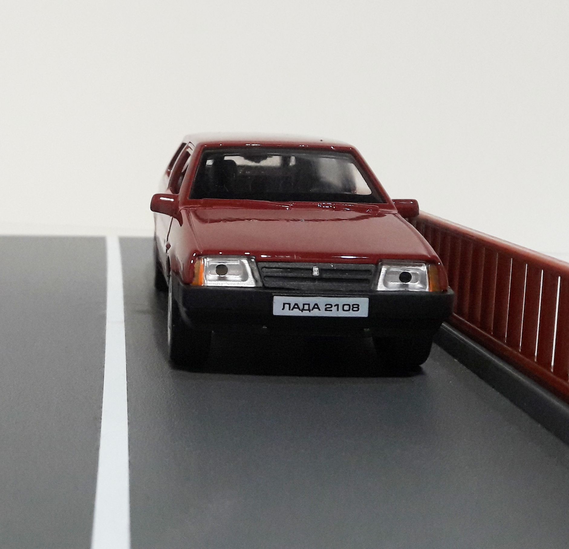 Металлическая инерционная машинка ЛАДА 2108 вишневая