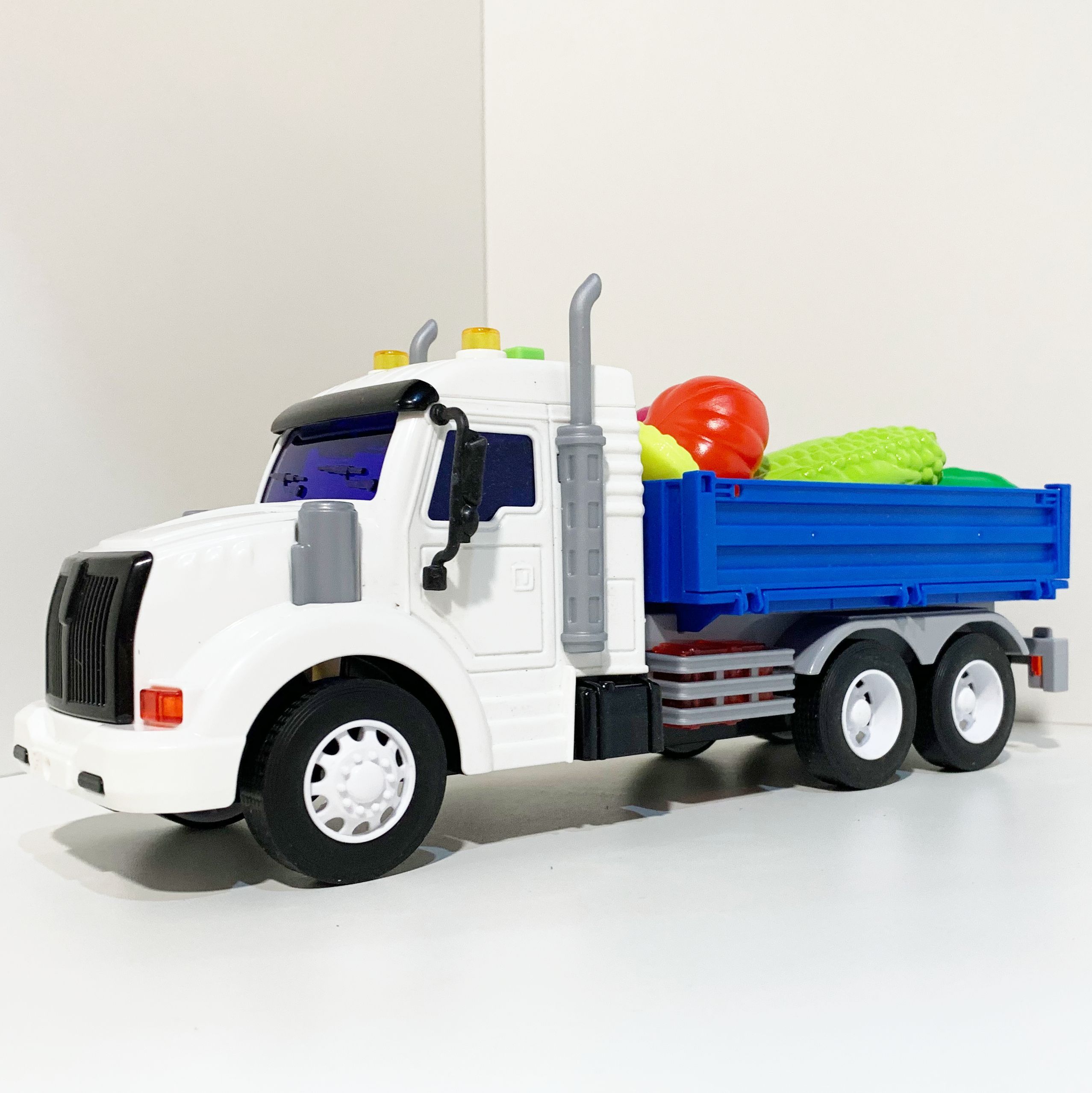 Набор Везем урожай - мини овощи и фрукты 10 шт. - машинка бортовой грузовик Профи с инерционным ходом, светом и звуком 25,7 см.