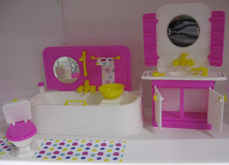 Игрушечная ванная розового цвета для кукольного домика Игрушечная ванная розового цвета для кукольного домика