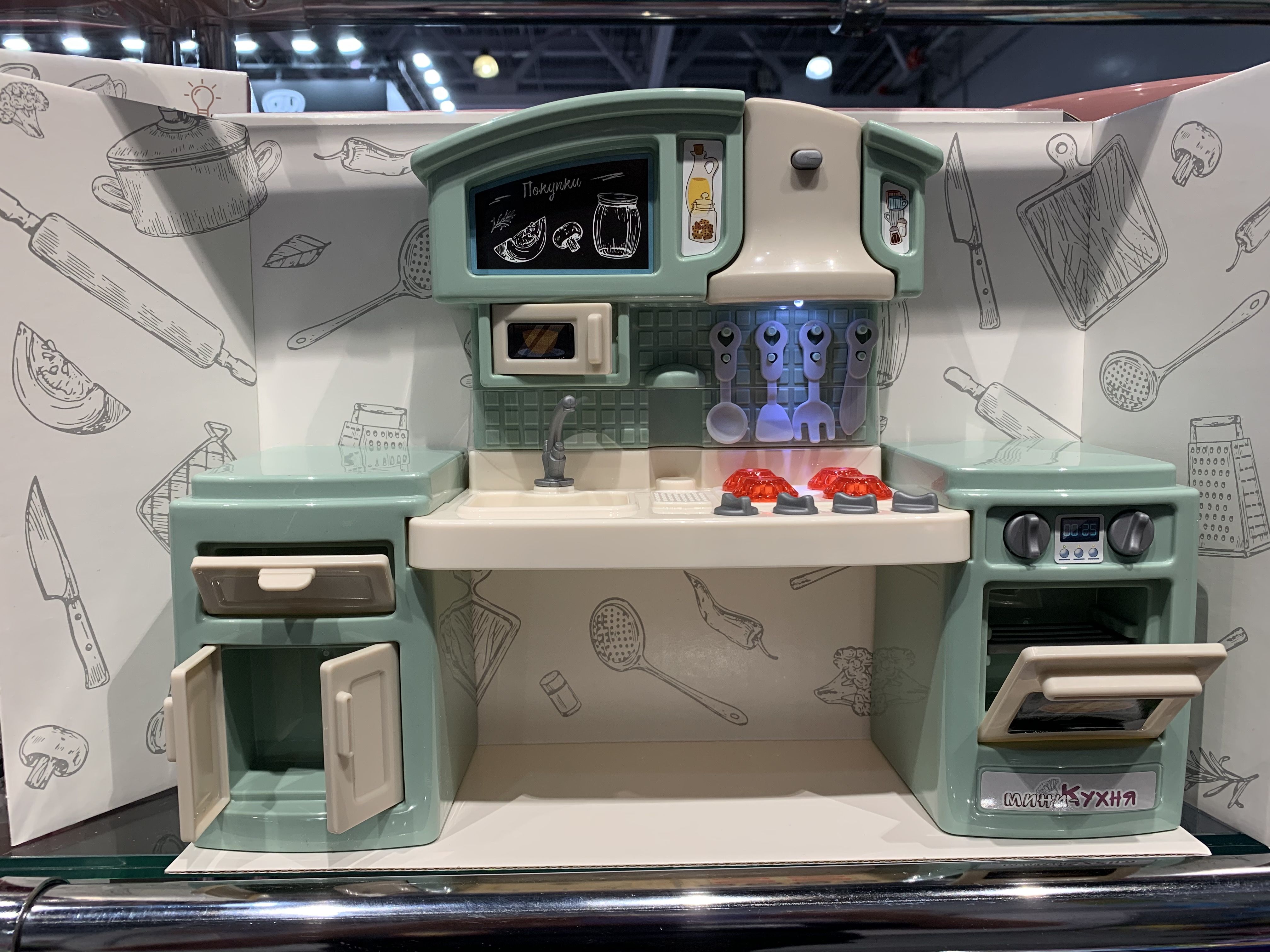 Кухня Полесье с подсветкой для кукольного домика  для кукол ростом 26-30 см типа барби-светло-зеленый