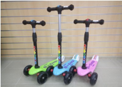 Самокат со всеми светящимися колесами