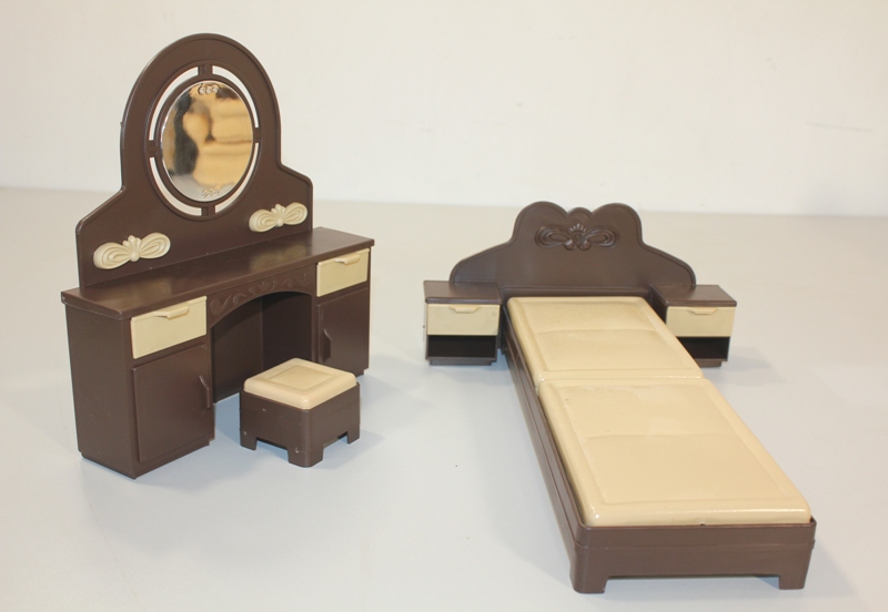 Спальня для кукол