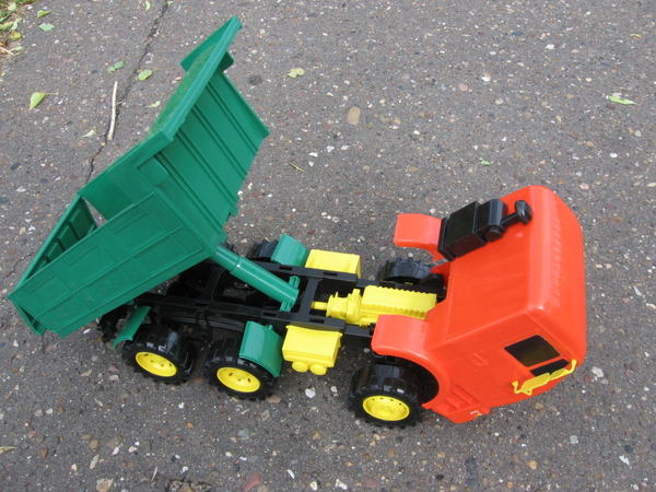 Самосвал игрушка. Детский игрушечный самосвал. 