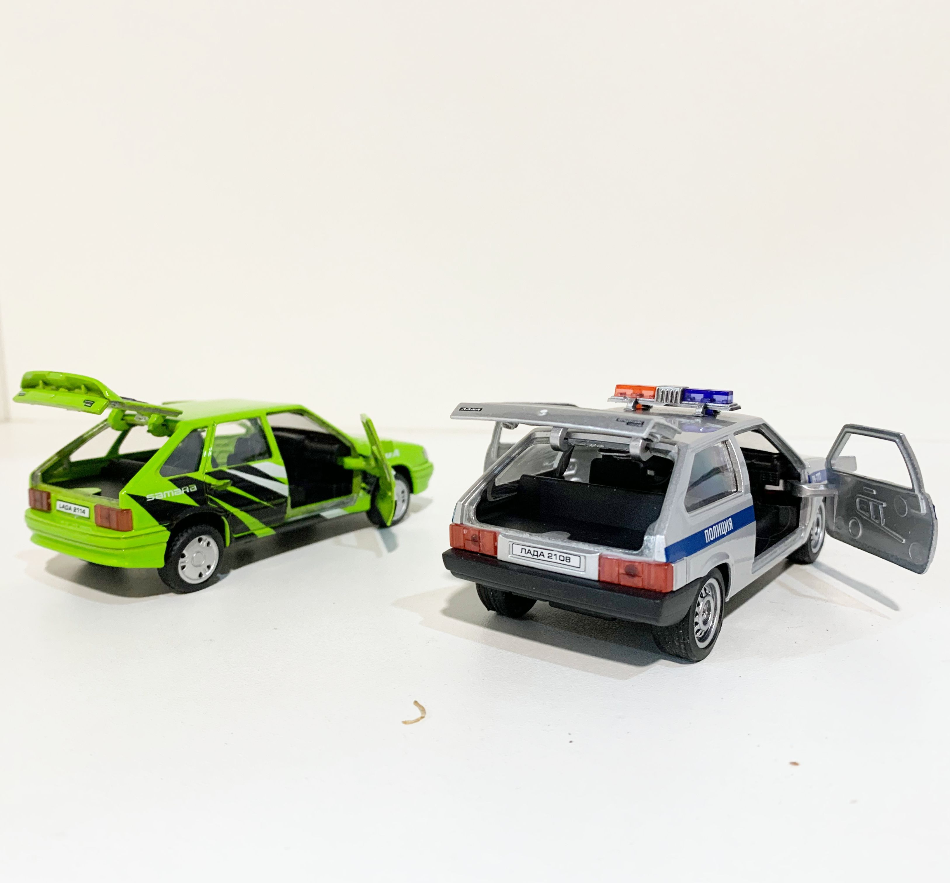 Игровой набор для ребенка Погоня за стритрейсером 2 металлические инерционные машинки нарушитель и ДПС со звуком и светом