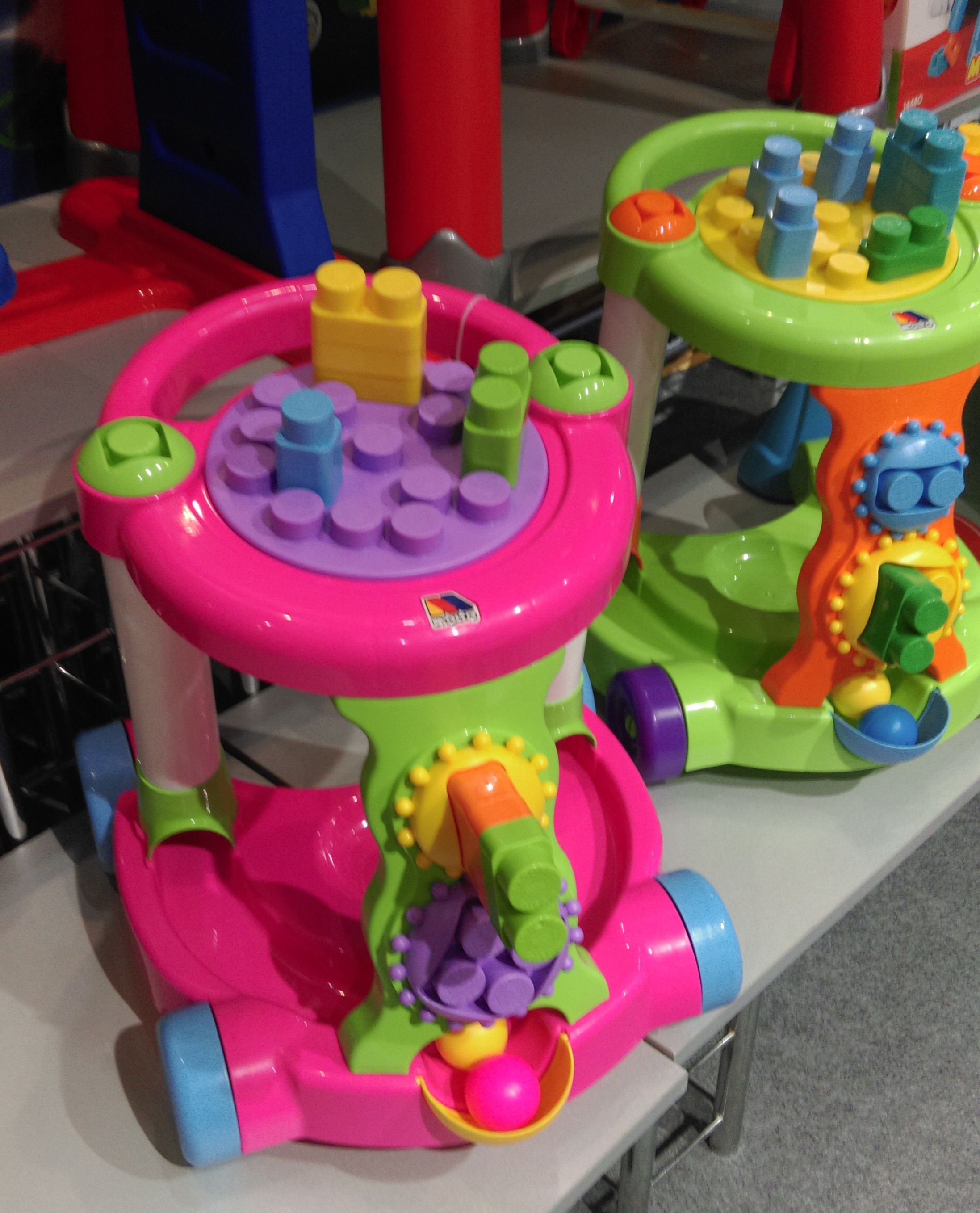 Детские ходунки игровой центр с конструктором розовые