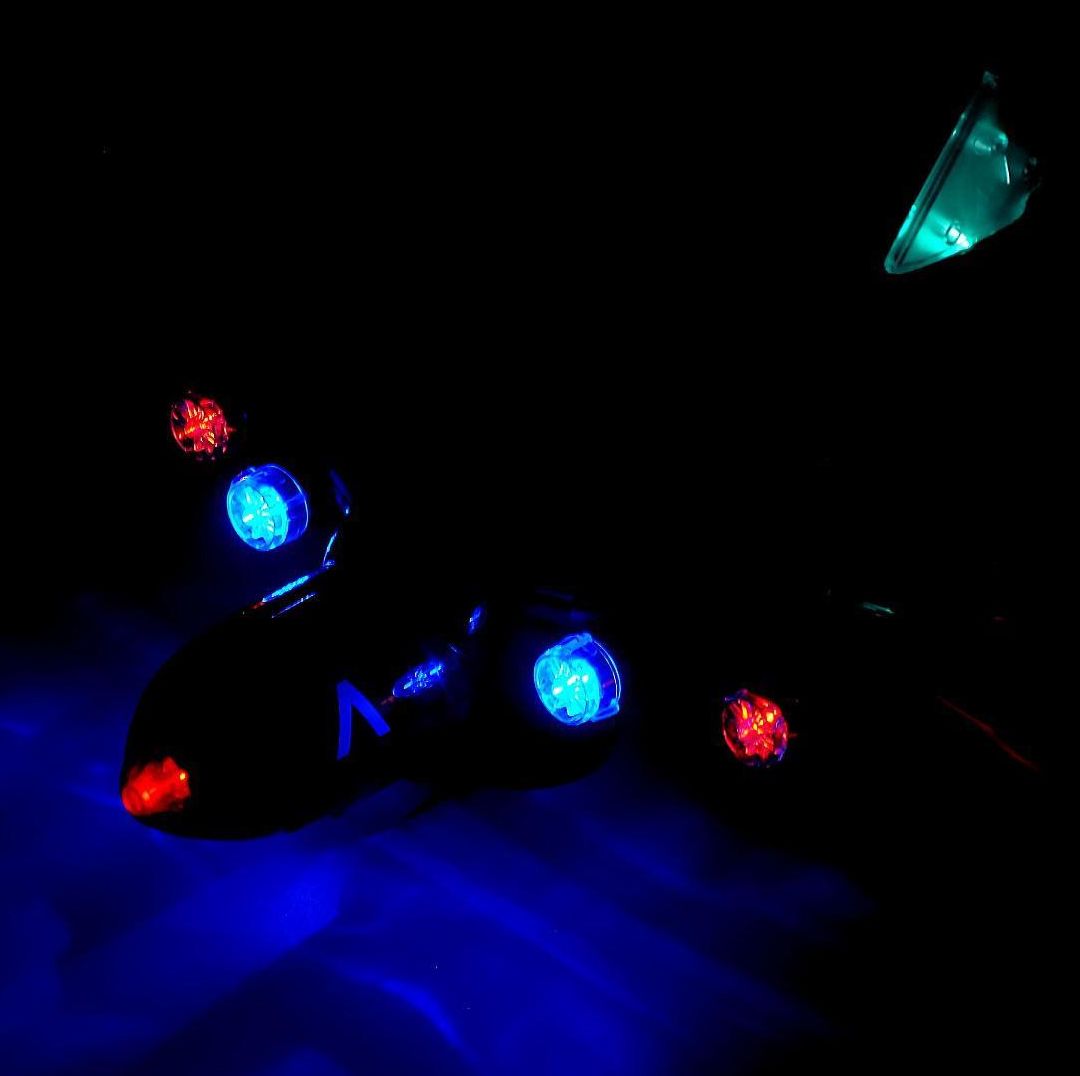 Игрушечный самолёт со светом - 28 см Игрушечный самолёт со светом - 28 см