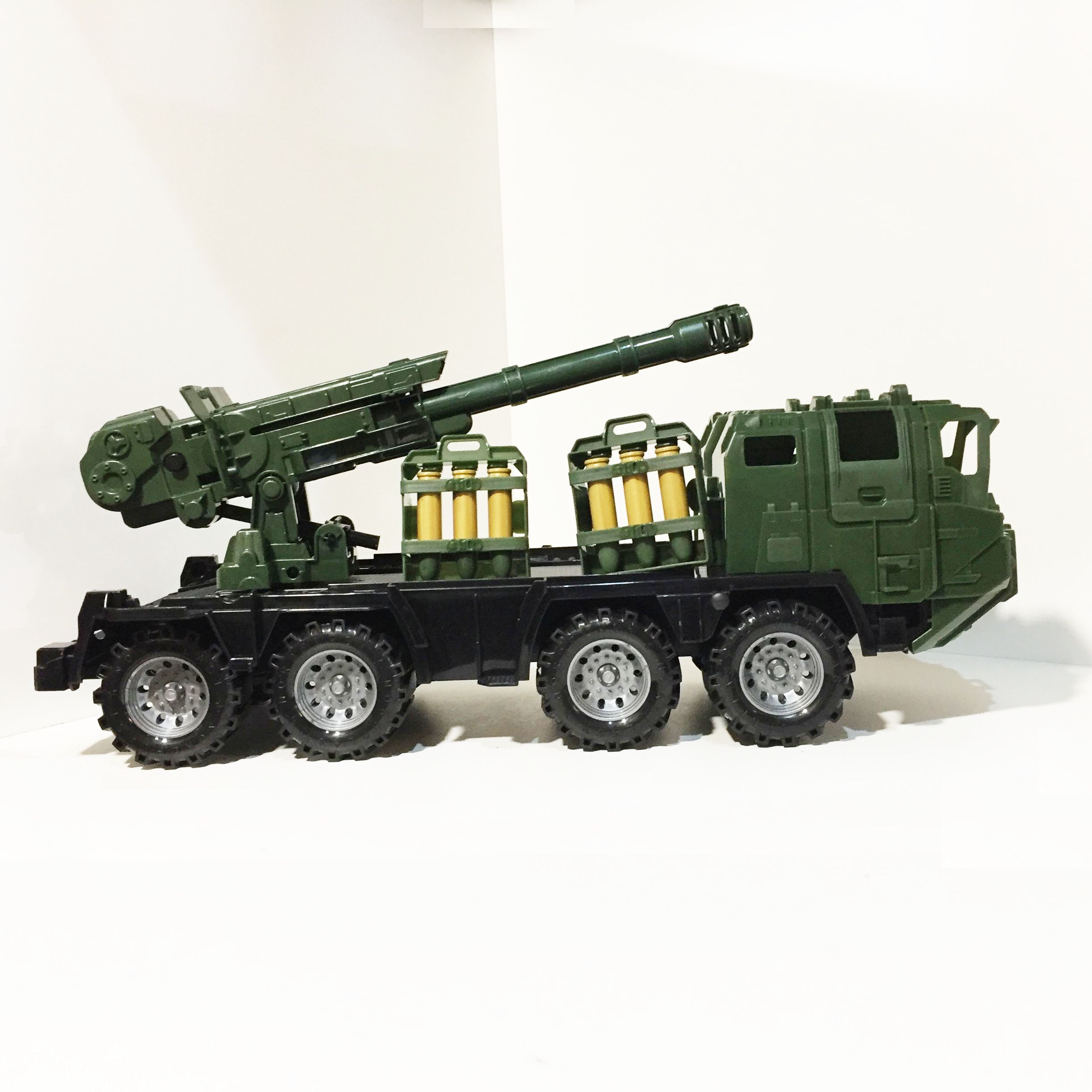 Игрушечная большая стреляющая военная пушка - самоходная артиллерийская установка