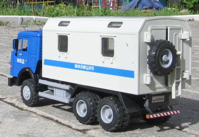 Игрушка машина КАМАЗ с будкой