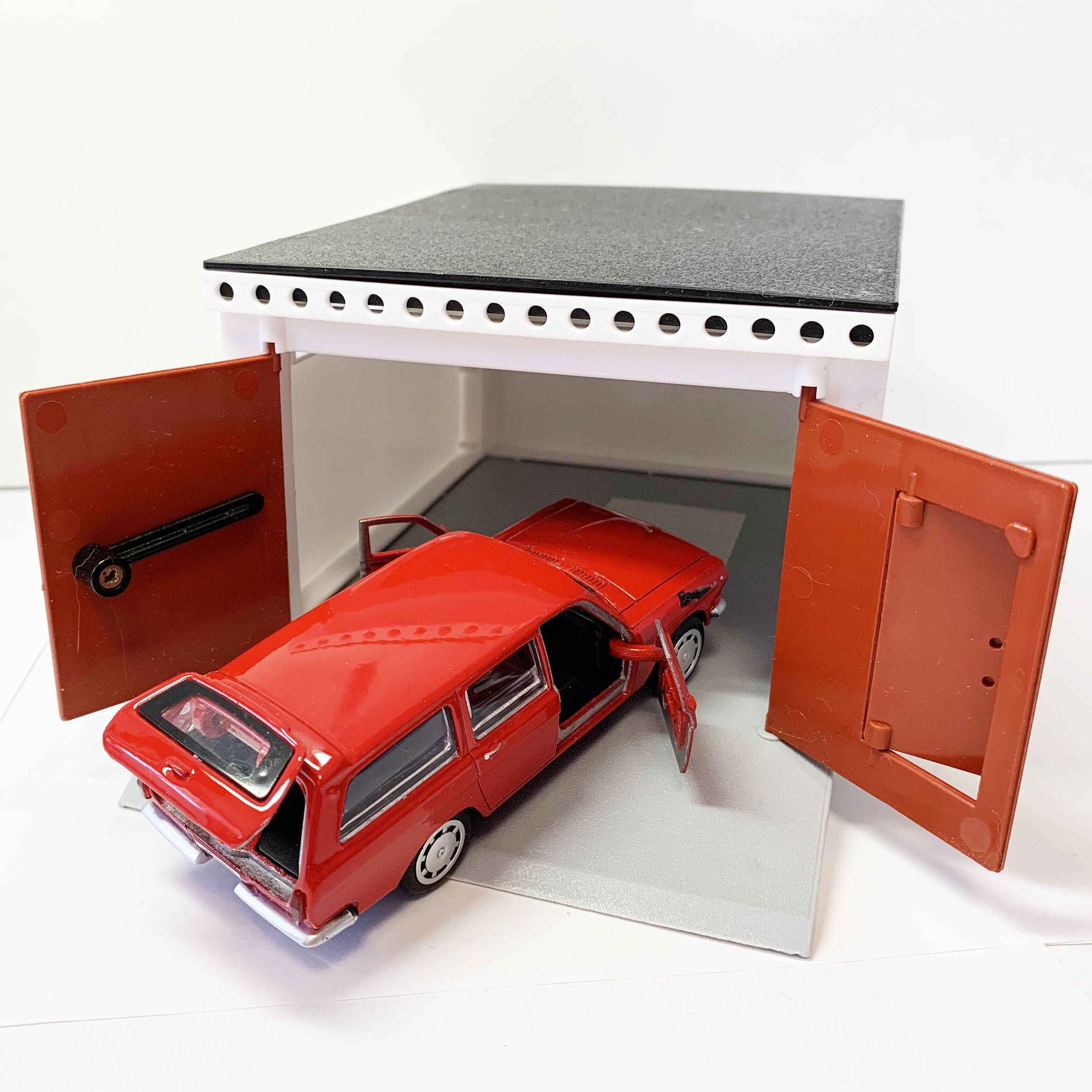 Гараж с распашными воротами и металлическая инерционная машинка Волга универсал 2402 с открывающимися дверями 12 см - красная