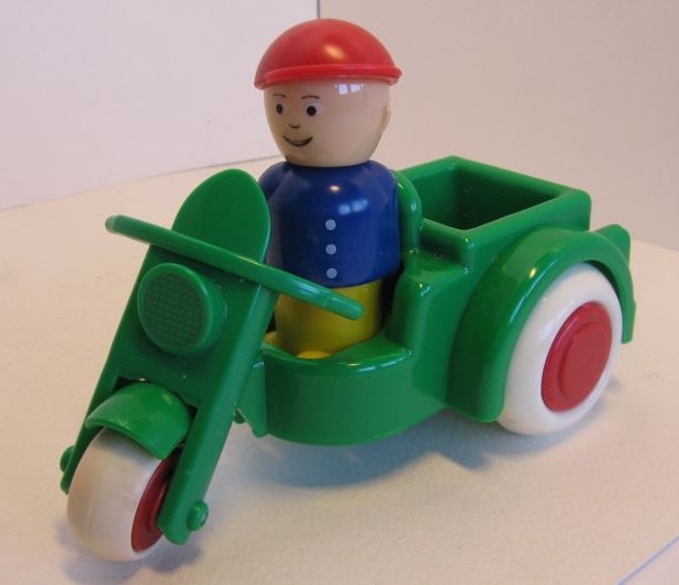 Игрушка мотороллер. Игрушечный мотороллер. Игрушка мотороллер. Игрушечный мотороллер.