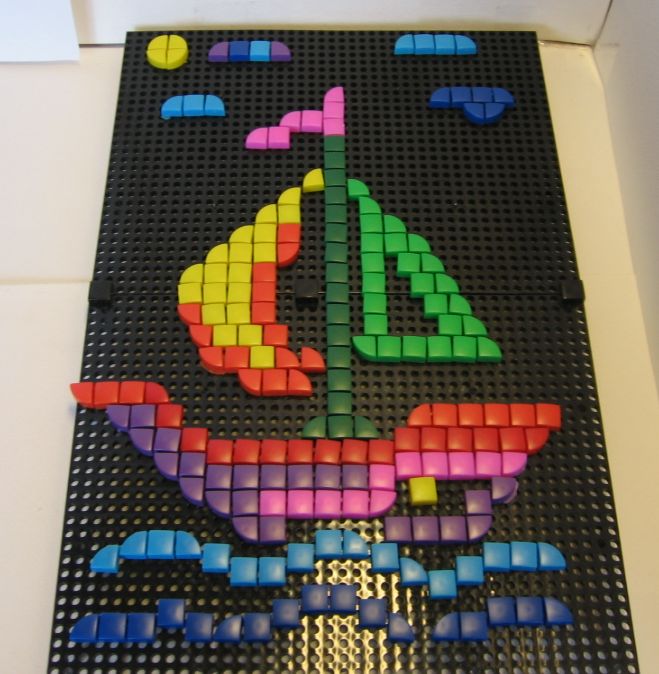 Мозаика 2 черных поля 225 фишек 9 цветов Арт.: 00984 Мозаика 2 черных поля 225 фишек 9 цветов Арт.: 00984