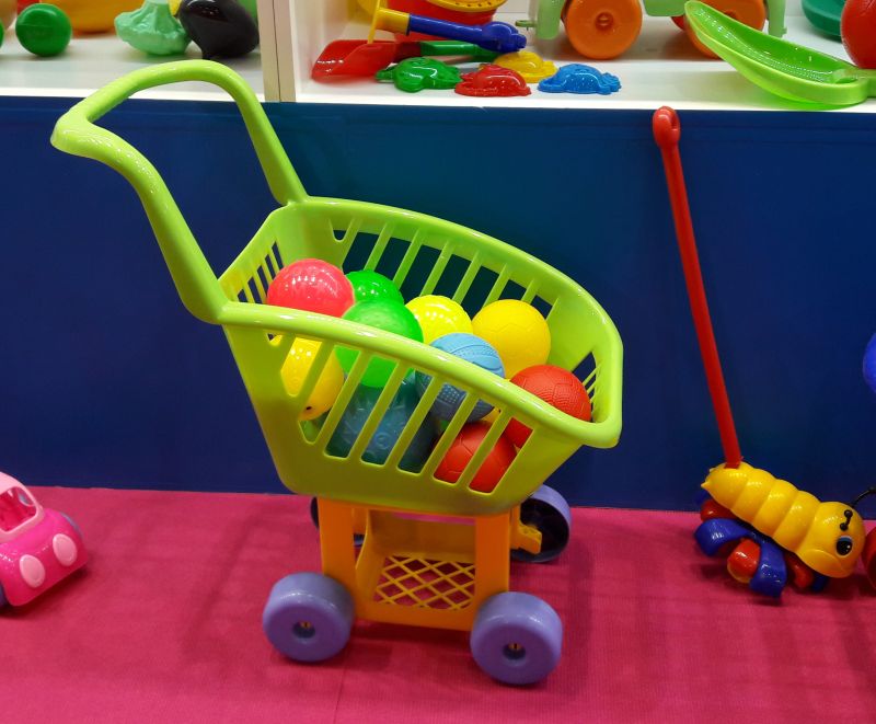 Игрушечная тележка для продуктов детская.