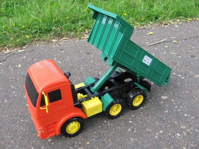 Самосвал игрушка. Детский игрушечный самосвал. 