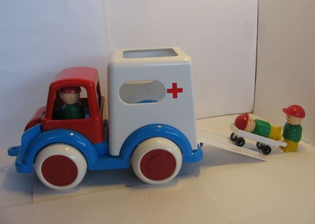 Машинка скорая помощь. Купить детскую скорую помощь.
