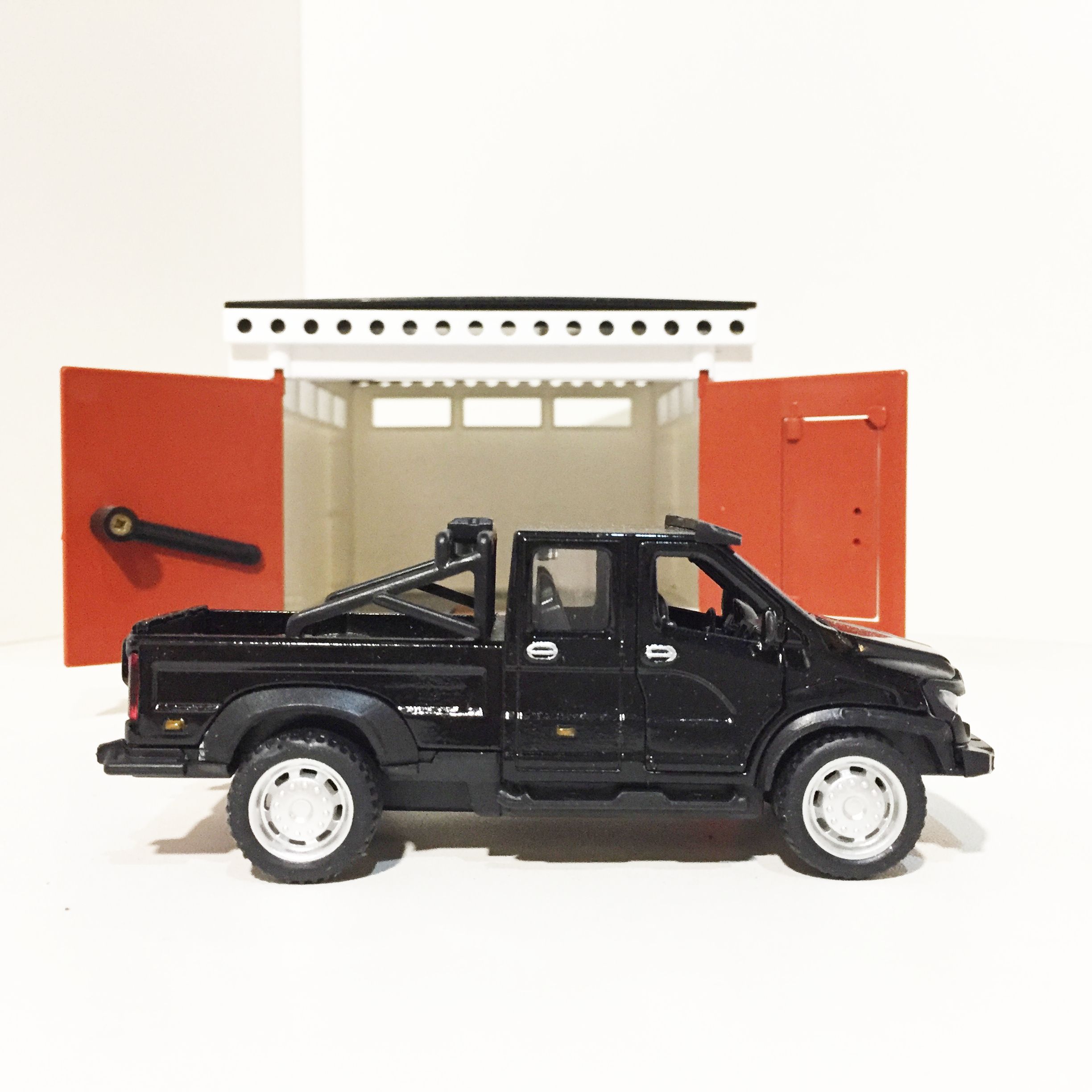 Гараж с распашными воротами - ГАЗ Вепрь черный - металл, инерция, открытие дверей