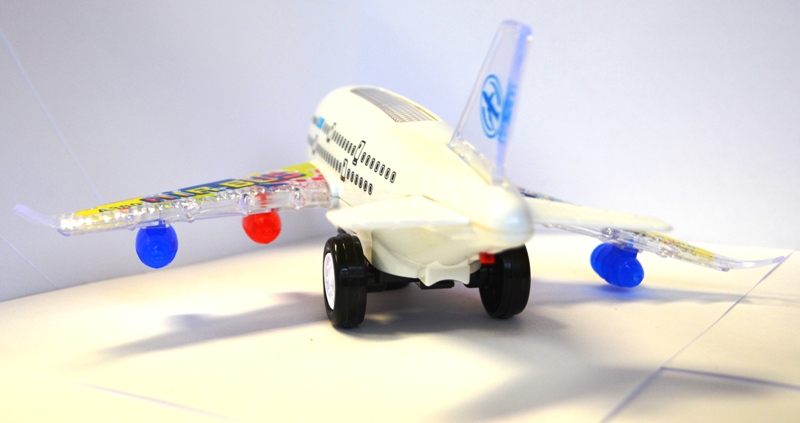 Игрушка Аэробус А380 электро-механический самолет