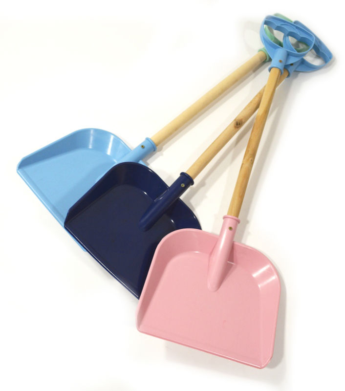 Лопата с ручкой и деревянным черенком. Лопата с деревянным черенком